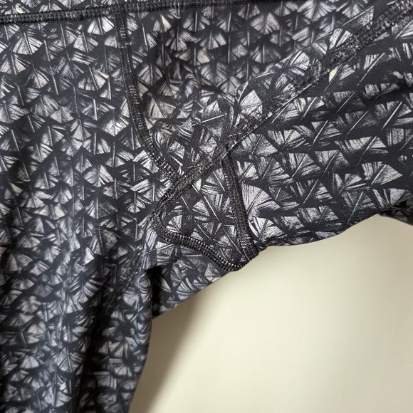 Lululemon Feather Print 28' Leggings - Picture 9 of 10